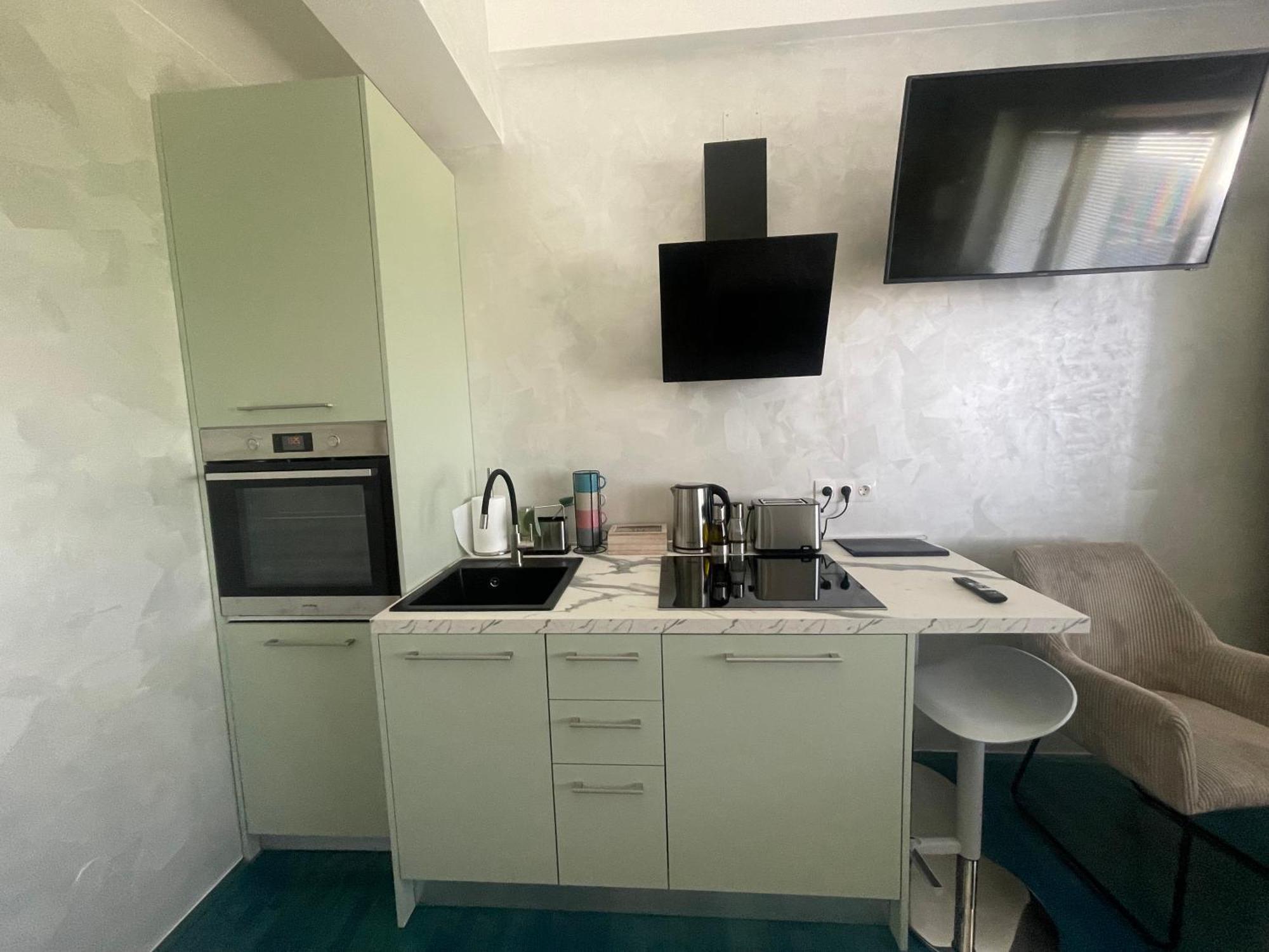 Tona - Miran Apartman - Parking - Samostalna Prijava Karlovac Ngoại thất bức ảnh