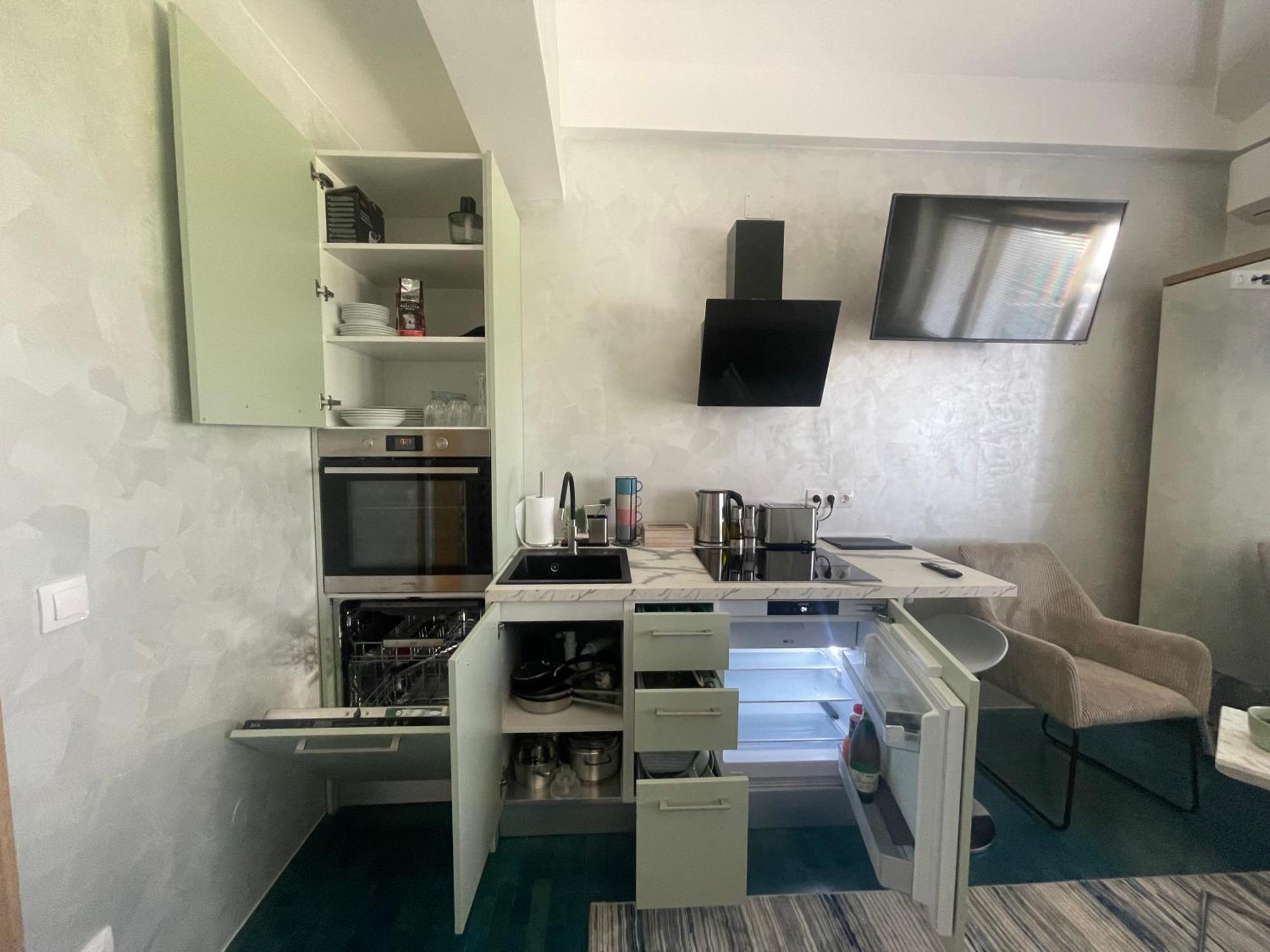Tona - Miran Apartman - Parking - Samostalna Prijava Karlovac Ngoại thất bức ảnh
