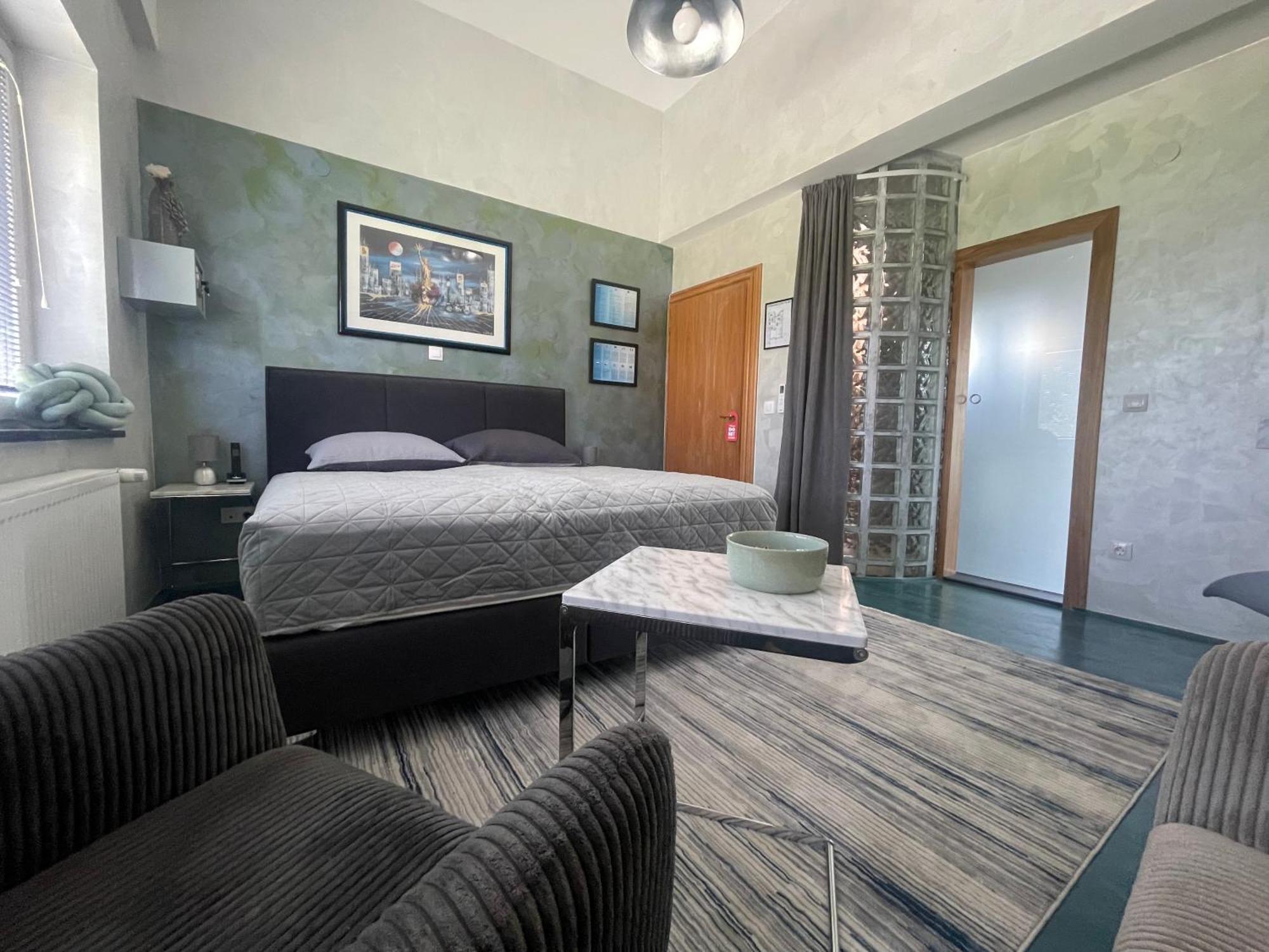 Tona - Miran Apartman - Parking - Samostalna Prijava Karlovac Ngoại thất bức ảnh