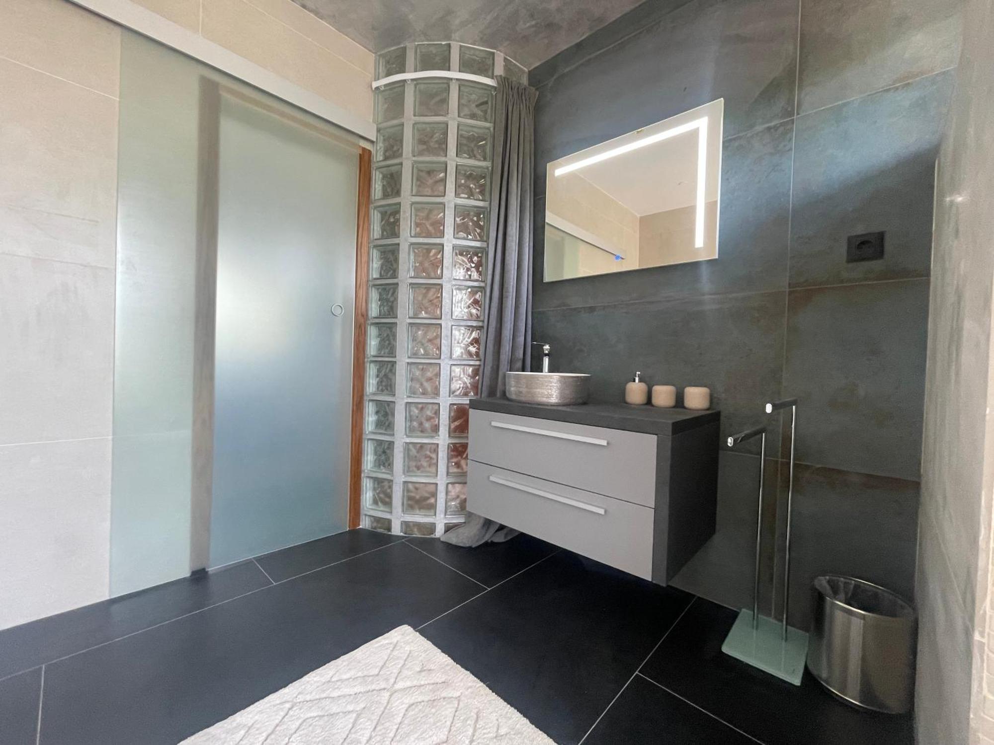 Tona - Miran Apartman - Parking - Samostalna Prijava Karlovac Ngoại thất bức ảnh
