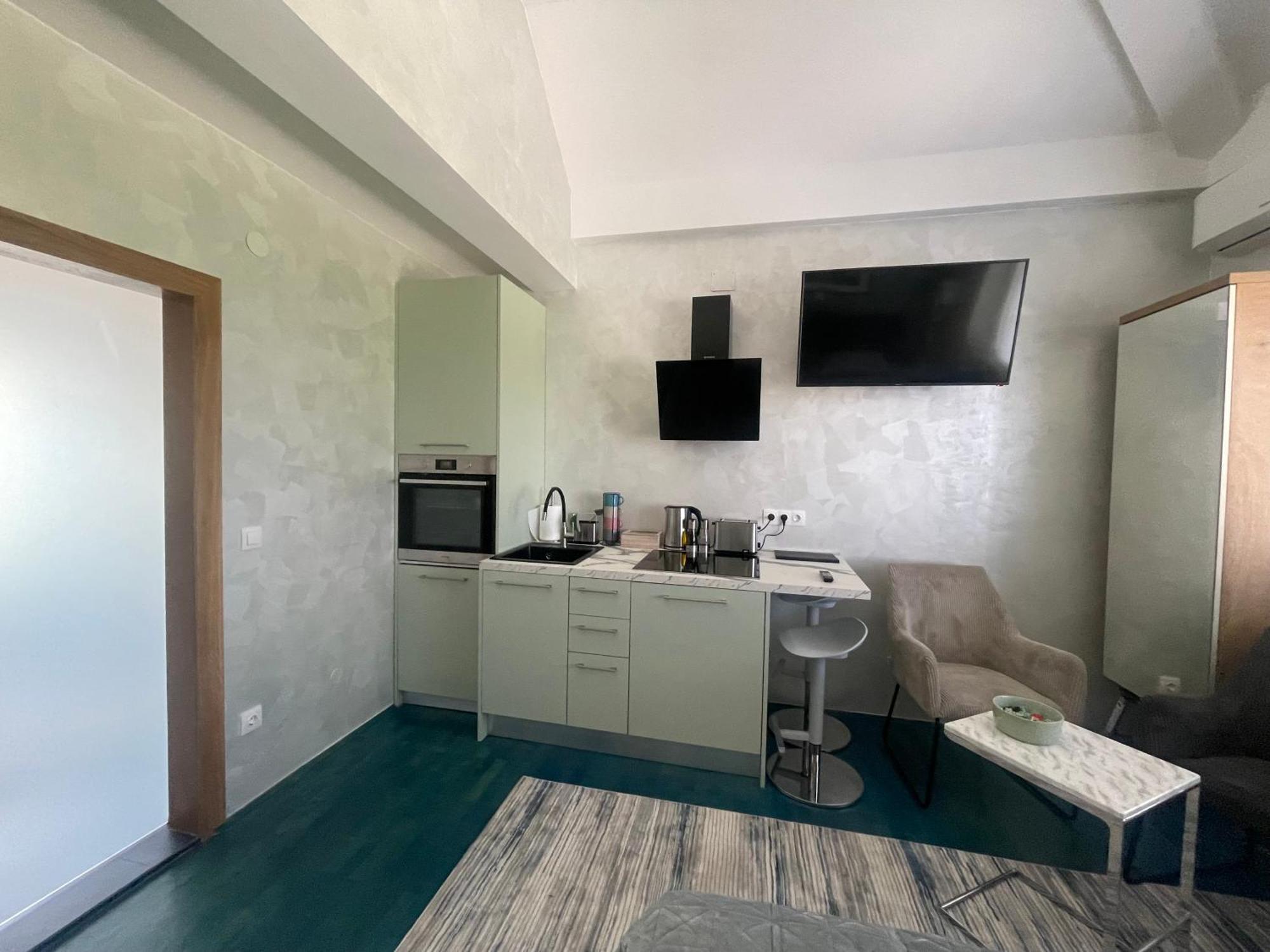 Tona - Miran Apartman - Parking - Samostalna Prijava Karlovac Ngoại thất bức ảnh
