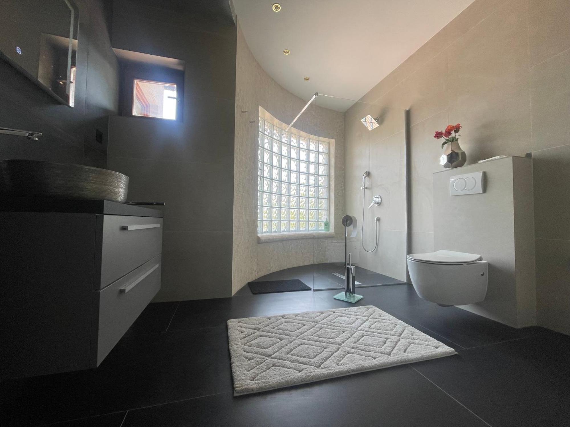 Tona - Miran Apartman - Parking - Samostalna Prijava Karlovac Ngoại thất bức ảnh